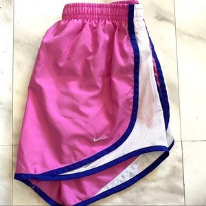 NIKE ATHLEISURE SHORTS